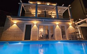 Villa Lux Apartments